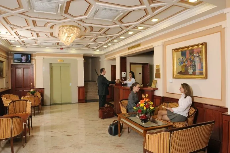 Hotel Koedmoen Eger