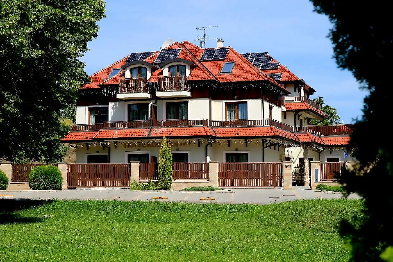 Hotel Koedmoen Eger